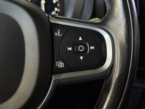 Used 2018 Volvo XC60 T5 Momentum w/ Convenience Package image 31