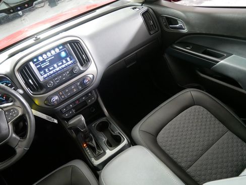 Used 2018 Chevrolet Colorado Z71 AWD/4WD image 11