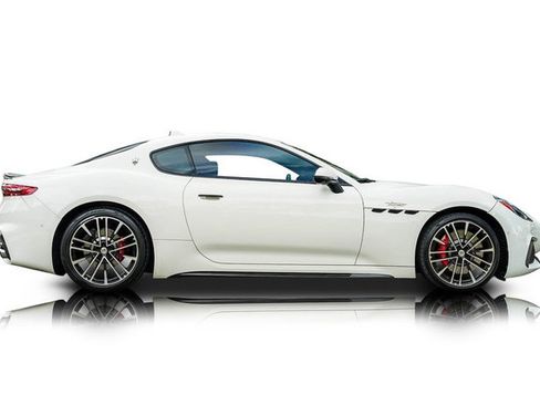 Used 2024 Maserati GranTurismo Trofeo AWD/4WD image 2