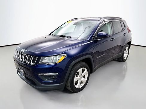 Used 2018 Jeep Compass Latitude FWD image 3