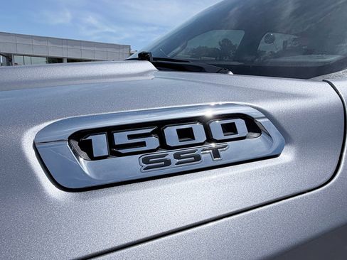 Used 2025 RAM 1500 Laramie AWD/4WD image 10