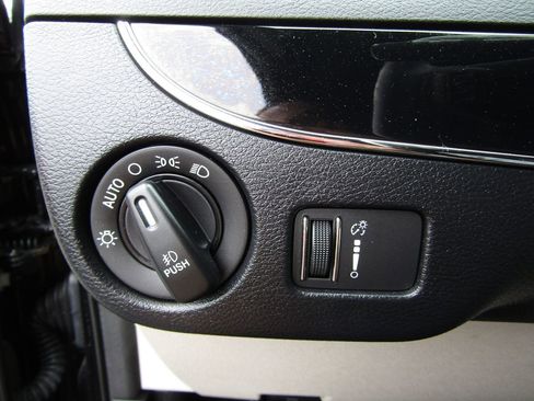 Used 2018 Dodge Grand Caravan SXT w/ Rear Park Assist Package image 11