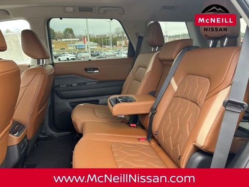 New 2026 Nissan Pathfinder Platinum image 13