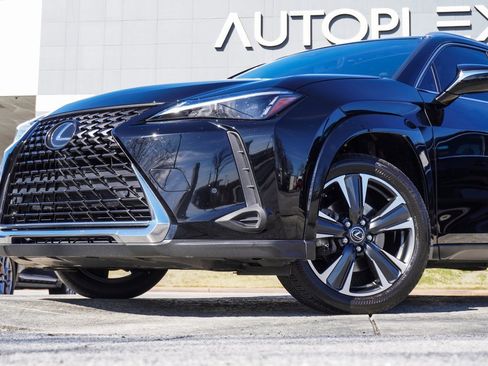 Used 2024 Lexus UX 250h AWD w/ Premium Package image 2