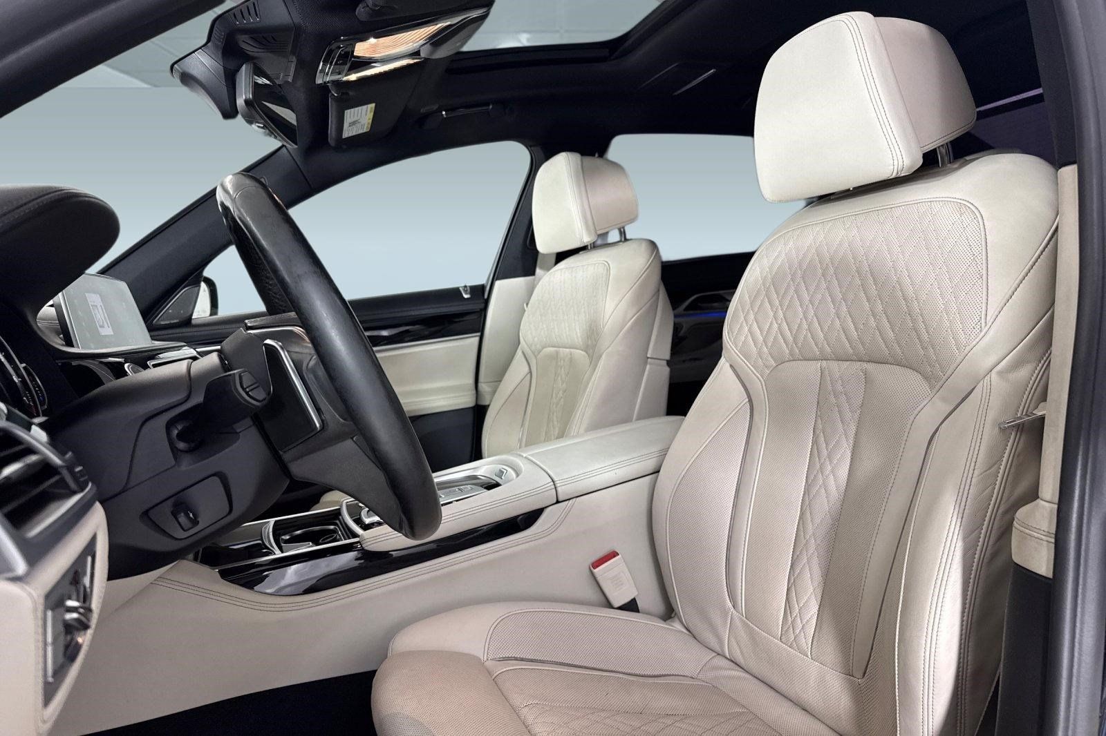 Used 2019 BMW 750i w/ Executive Package RWD image 5