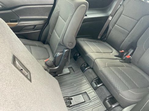 Used 2018 GMC Acadia SLE w/ Driver Alert Package I AWD/4WD image 16