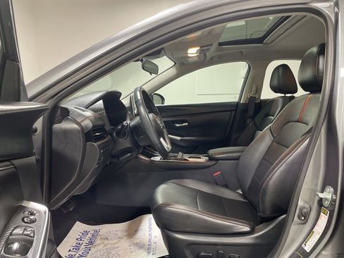 Used 2024 Nissan Sentra SR w/ SR Premium Package image 19