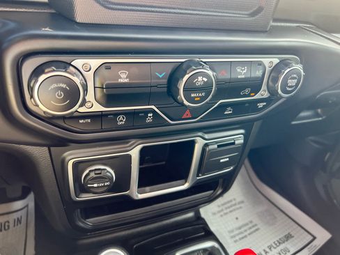 Used 2022 Jeep Wrangler Sport image 19