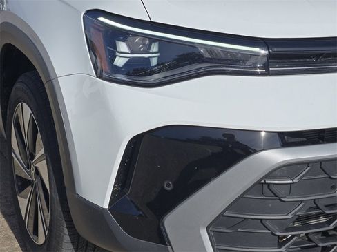 Used 2025 Volkswagen Taos SE image 8