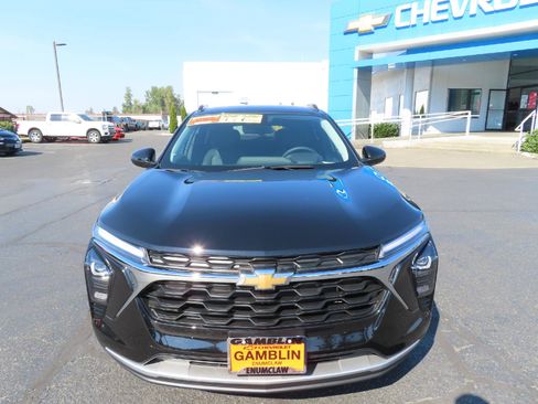 New 2025 Chevrolet Trax LT w/ Sunroof Package image 2