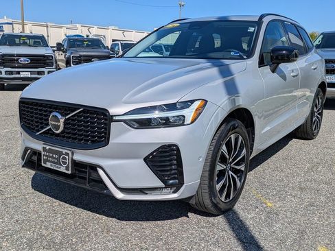 Certified 2025 Volvo XC60 B5 Plus AWD/4WD image 8