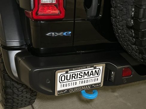 Used 2022 Jeep Wrangler Unlimited Rubicon 4xe w/ Cold Weather Group AWD/4WD image 5
