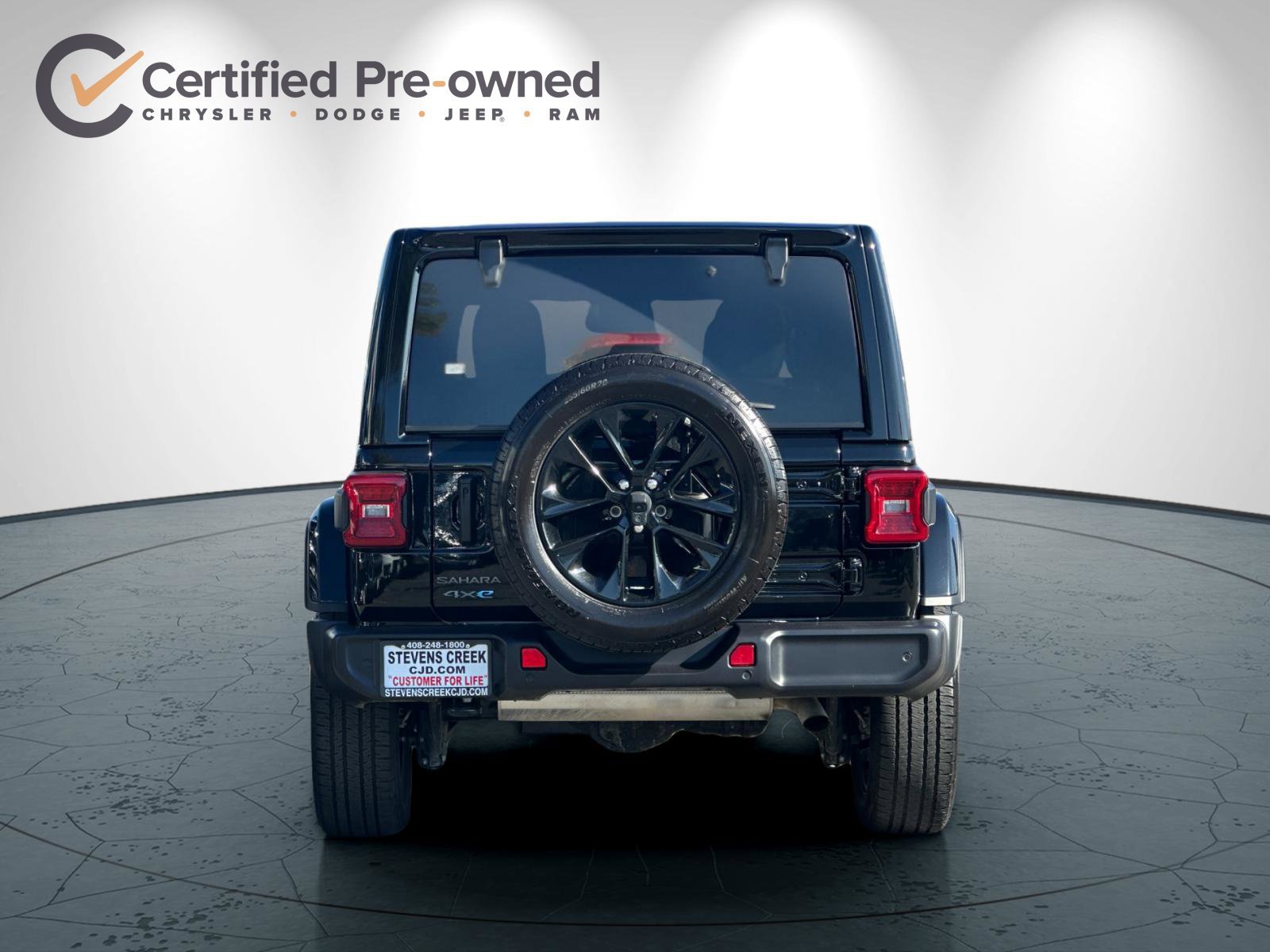 Used 2025 Jeep Wrangler Unlimited Sahara w/ Safety Group AWD/4WD image 5