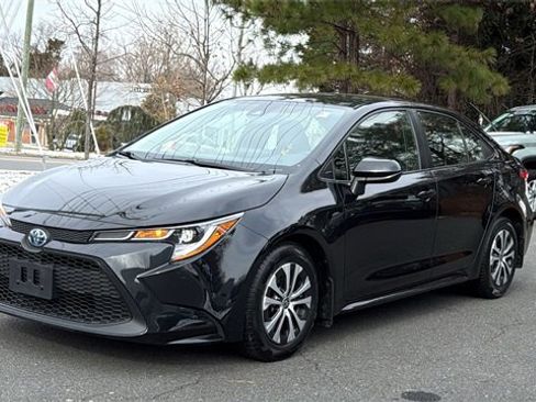 Certified 2022 Toyota Corolla LE image 2