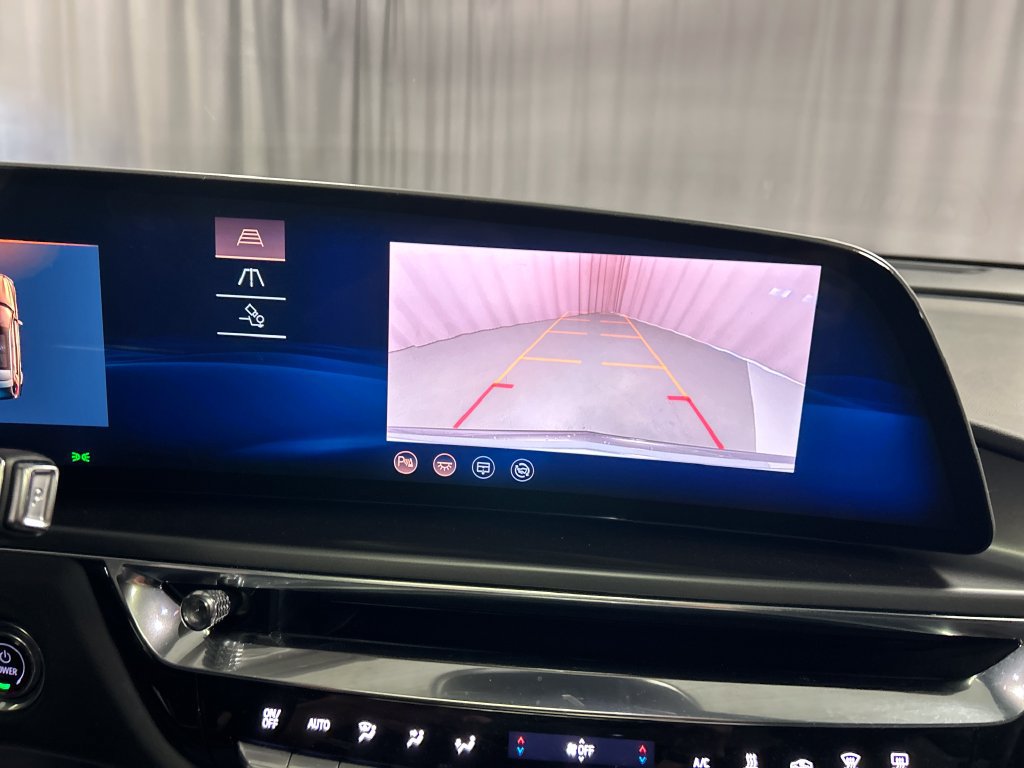Used 2024 Cadillac Lyriq Tech AWD/4WD image 15