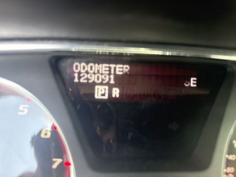 Used 2014 GMC Acadia SLE image 2