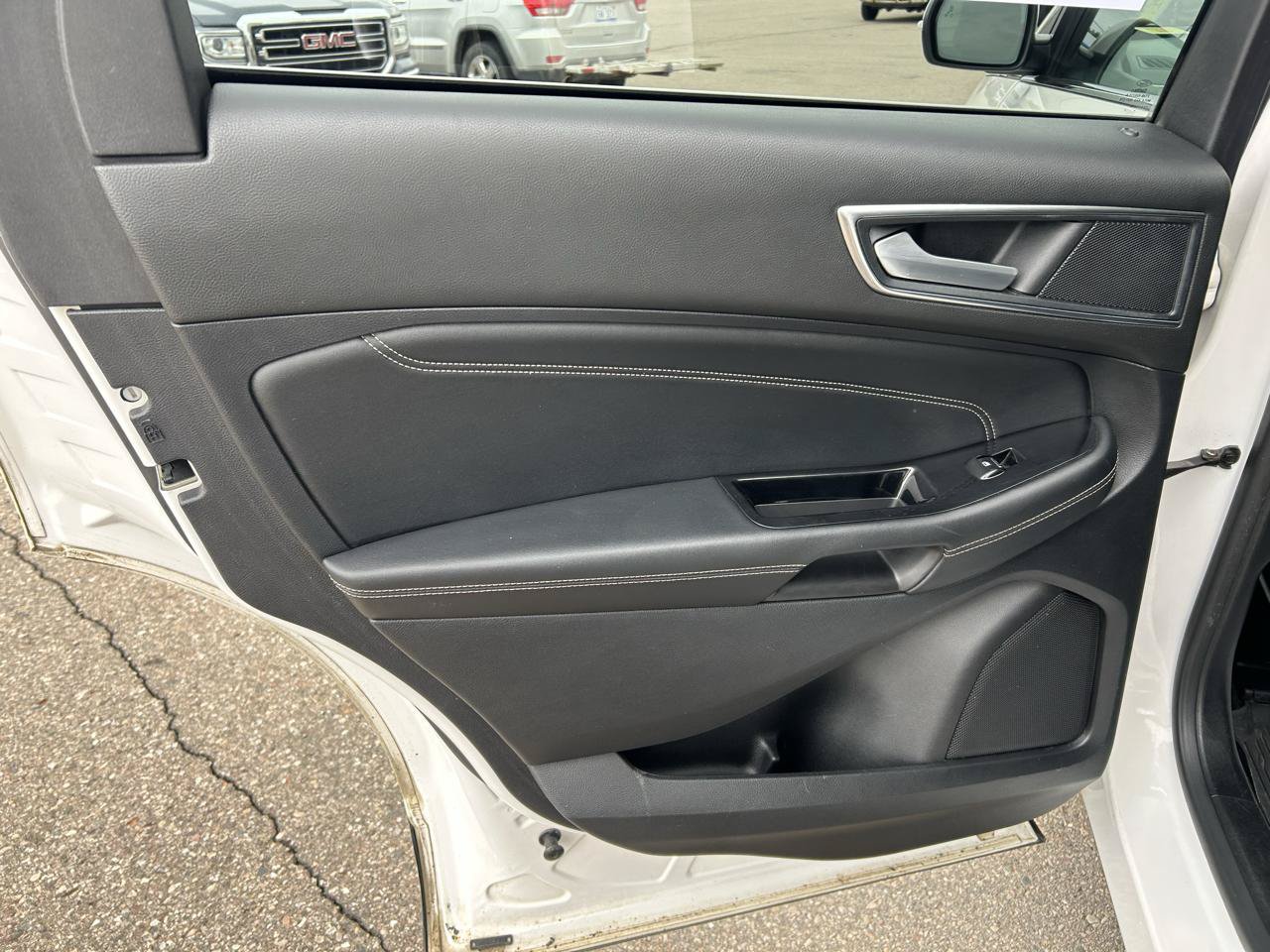Used 2018 Ford Edge Titanium w/ Equipment Group 302A AWD/4WD image 13