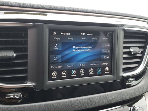 Used 2019 Chrysler Pacifica Touring-L FWD image 25