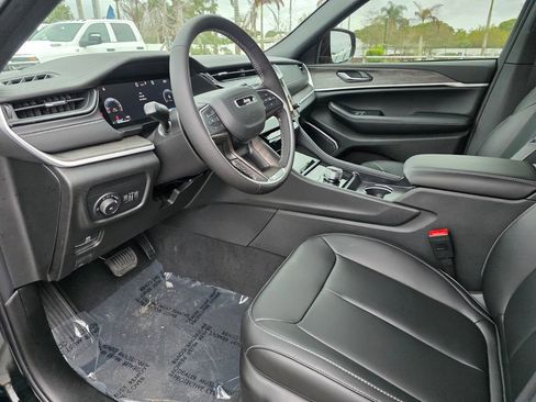 New 2026 Jeep Grand Cherokee Limited RWD image 13