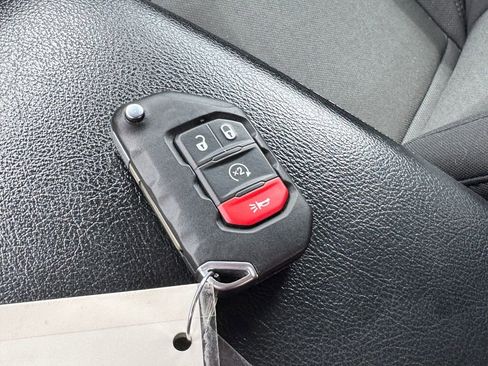 Used 2022 Jeep Gladiator Willys AWD/4WD image 31