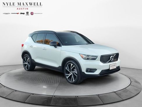 Used 2022 Volvo XC40 T5 R-Design w/ Advanced Package image 2