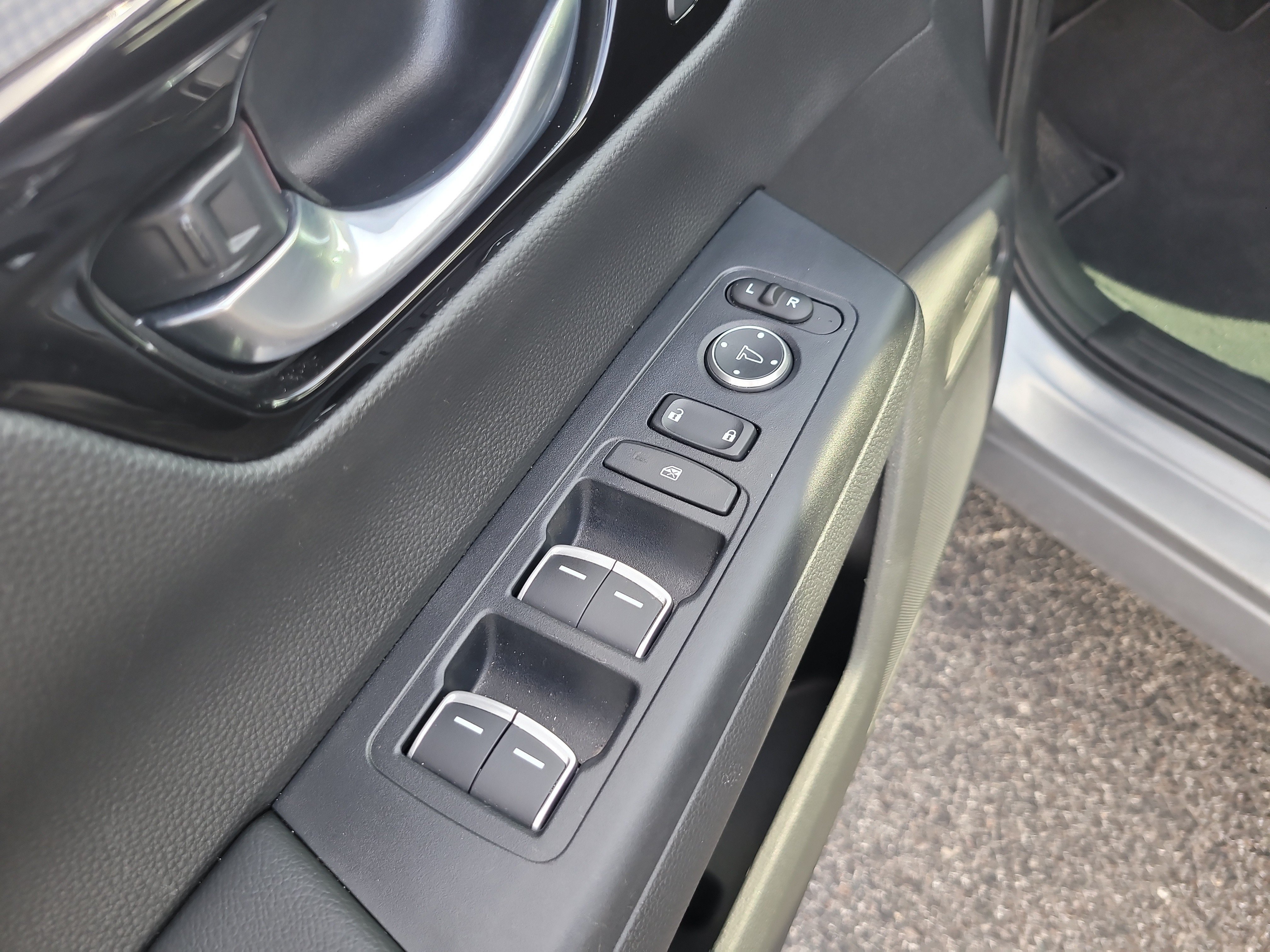 Used 2025 Honda CR-V EX-L image 16