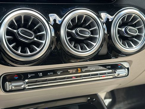 Certified 2025 Mercedes-Benz GLA 250 4MATIC image 21