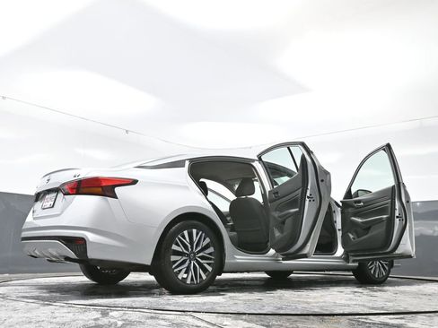 Used 2024 Nissan Altima 2.5 SV image 71