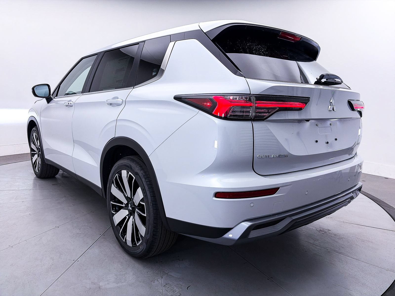 Used 2026 Mitsubishi Outlander SE FWD image 5