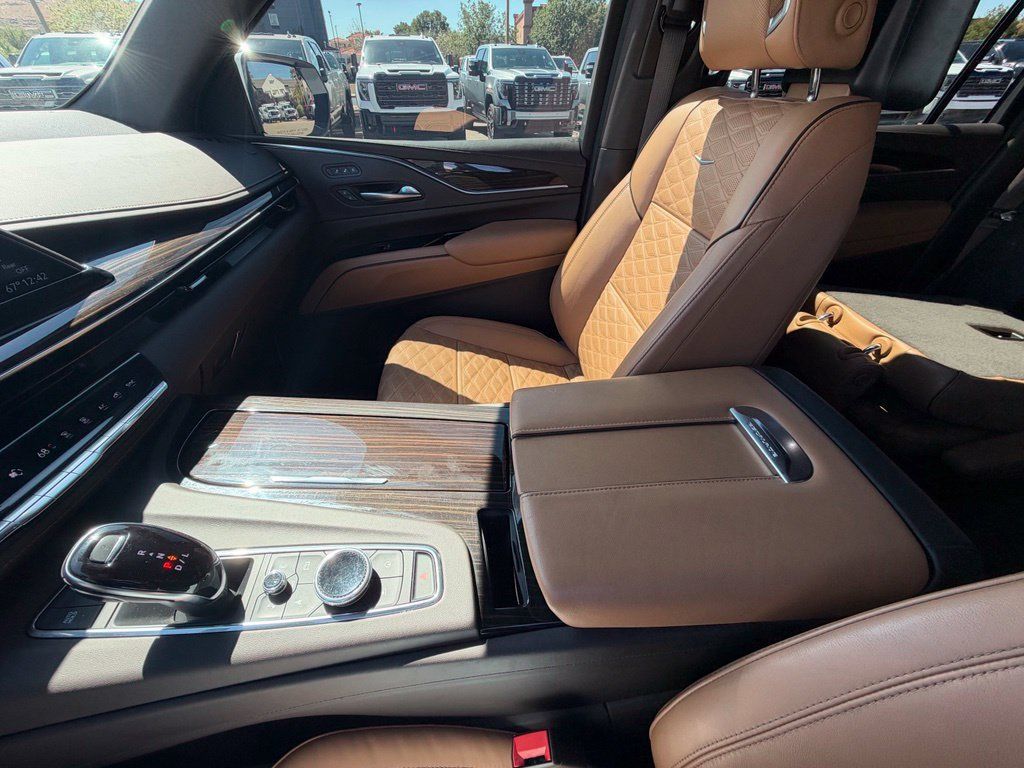 Used 2022 Cadillac Escalade ESV Sport w/ Touring Package AWD/4WD image 13