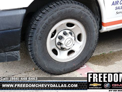 Used 2018 Chevrolet Express 2500 Work Van w/ Driver Convenience Package image 8