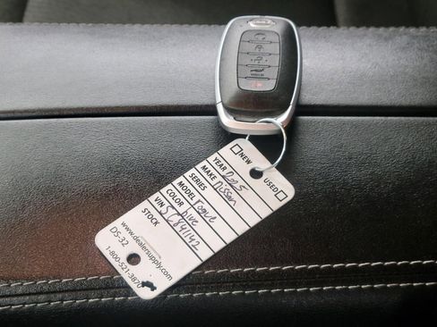 Used 2025 Nissan Rogue SV image 27
