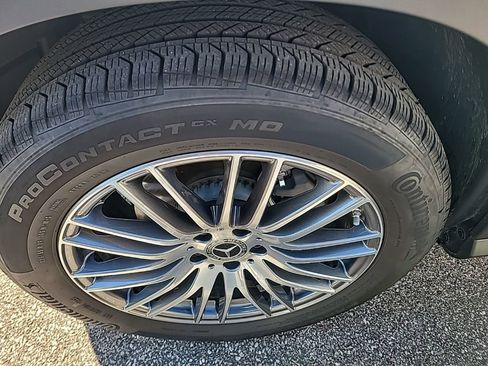 Used 2025 Mercedes-Benz GLC 300 4MATIC image 4