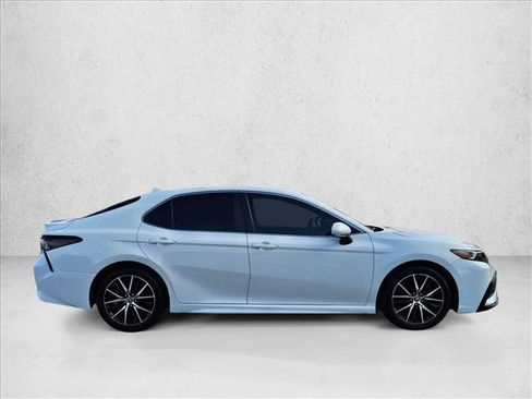 Used 2023 Toyota Camry SE FWD image 4