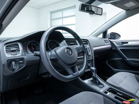 Used 2015 Volkswagen e-Golf Limited Edition FWD image 16