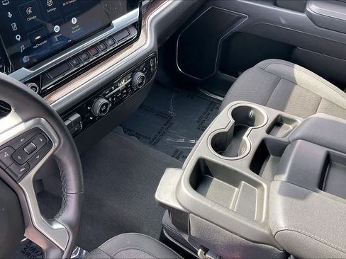 Used 2025 Chevrolet Silverado 2500 LT w/ Convenience Package image 16