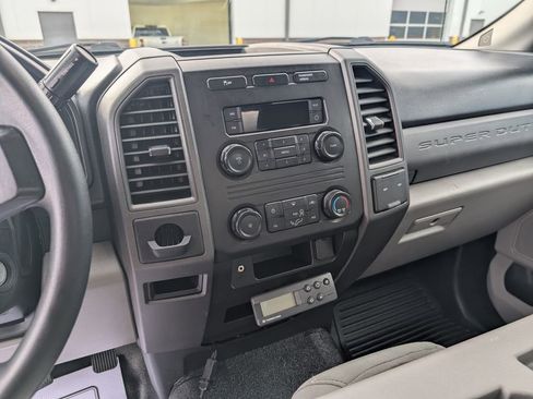 Used 2017 Ford F450 XL w/ Power Equipment Group image 24