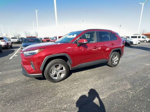 Used 2022 Toyota RAV4 XLE w/ Convenience Package AWD/4WD image 4