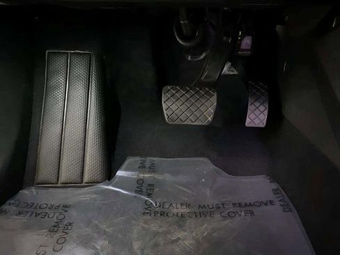 Used 2024 Audi Q4 e-tron Prestige image 36