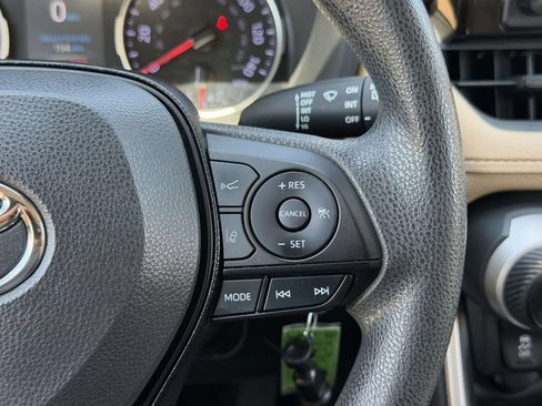 Used 2019 Toyota RAV4 LE w/ Carpet Mat Package AWD/4WD image 9