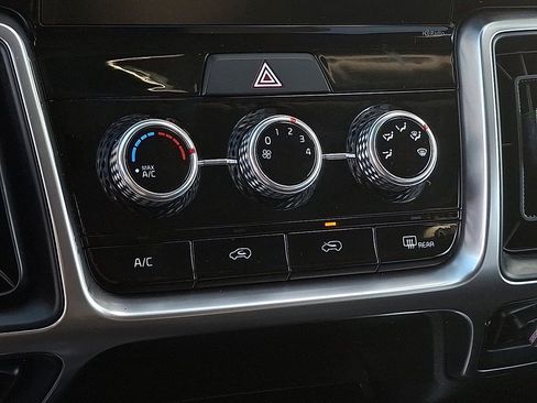 Used 2022 Kia Sorento LX image 23