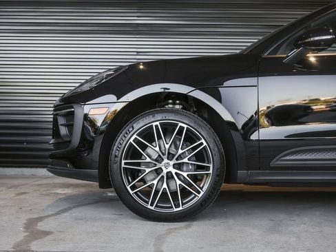 Certified 2026 Porsche Macan AWD/4WD image 13