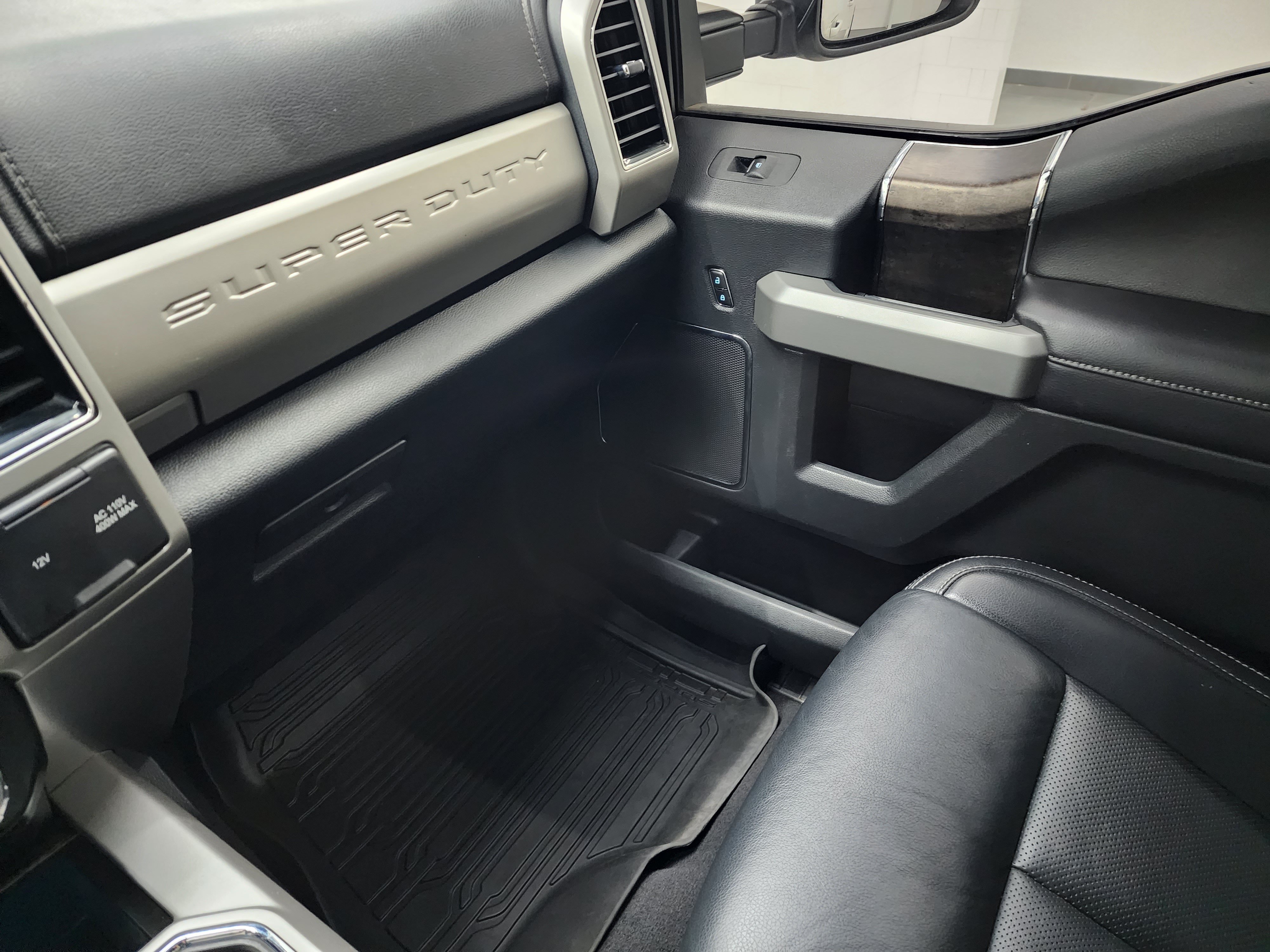 Used 2022 Ford F350 Lariat w/ Black Appearance Package AWD/4WD image 12