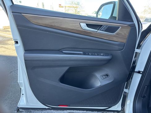 Certified 2025 Volkswagen Atlas SE image 16