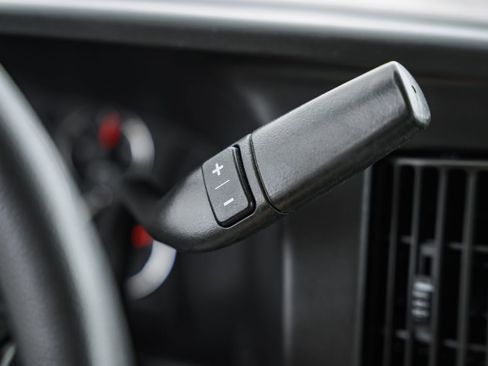 Used 2018 Chevrolet Express 3500 w/ Driver Convenience Package RWD image 30