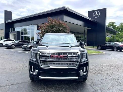 Used 2023 GMC Yukon SLT AWD/4WD image 3