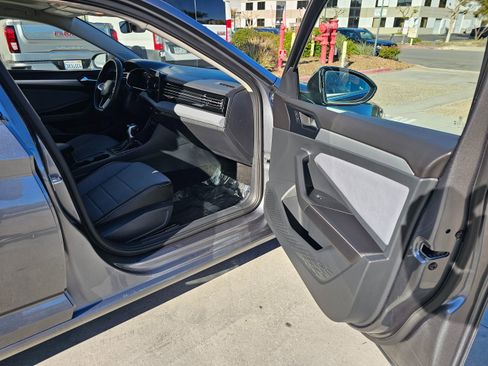 Used 2025 Volkswagen Jetta SE image 28