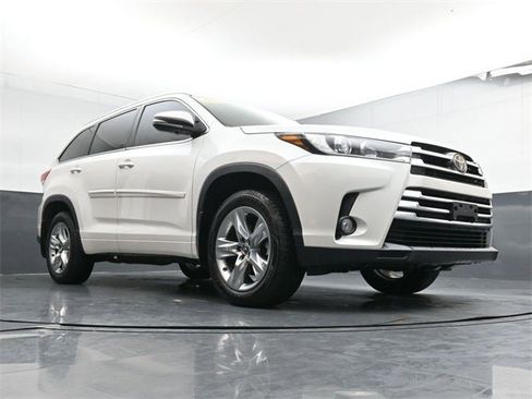 Used 2017 Toyota Highlander Limited image 39