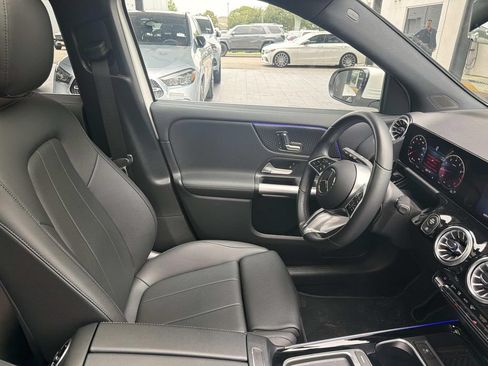 Used 2025 Mercedes-Benz GLA 250 image 11