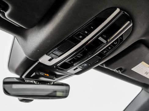 Used 2021 Porsche Cayenne image 32